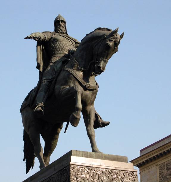 http://upload.wikimedia.org/wikipedia/ru/1/11/MemorialToJuriDolgoruky.jpeg