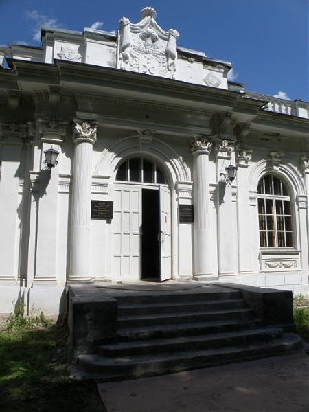 http://photos.wikimapia.org/p/00/01/24/02/33_big.jpg